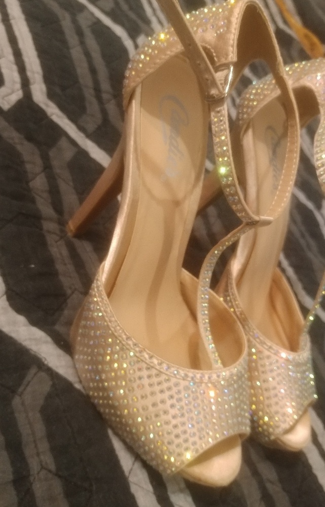 Nude Bling Pumps